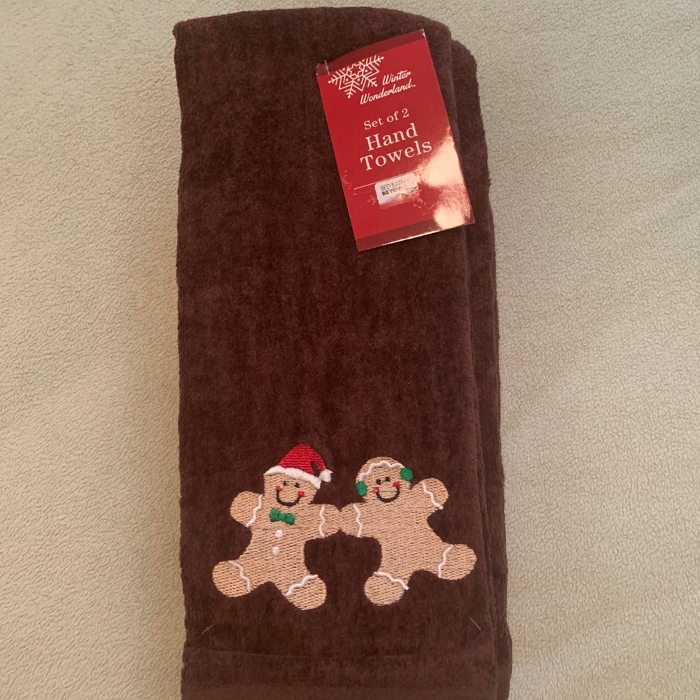 NWT Set of 2 Christmas Hand Towels